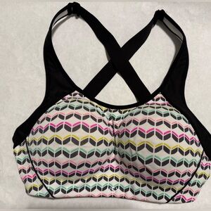 Victoria’s Secret VSX Sport Black and White Geometric Pattern Sports Bra- 32D